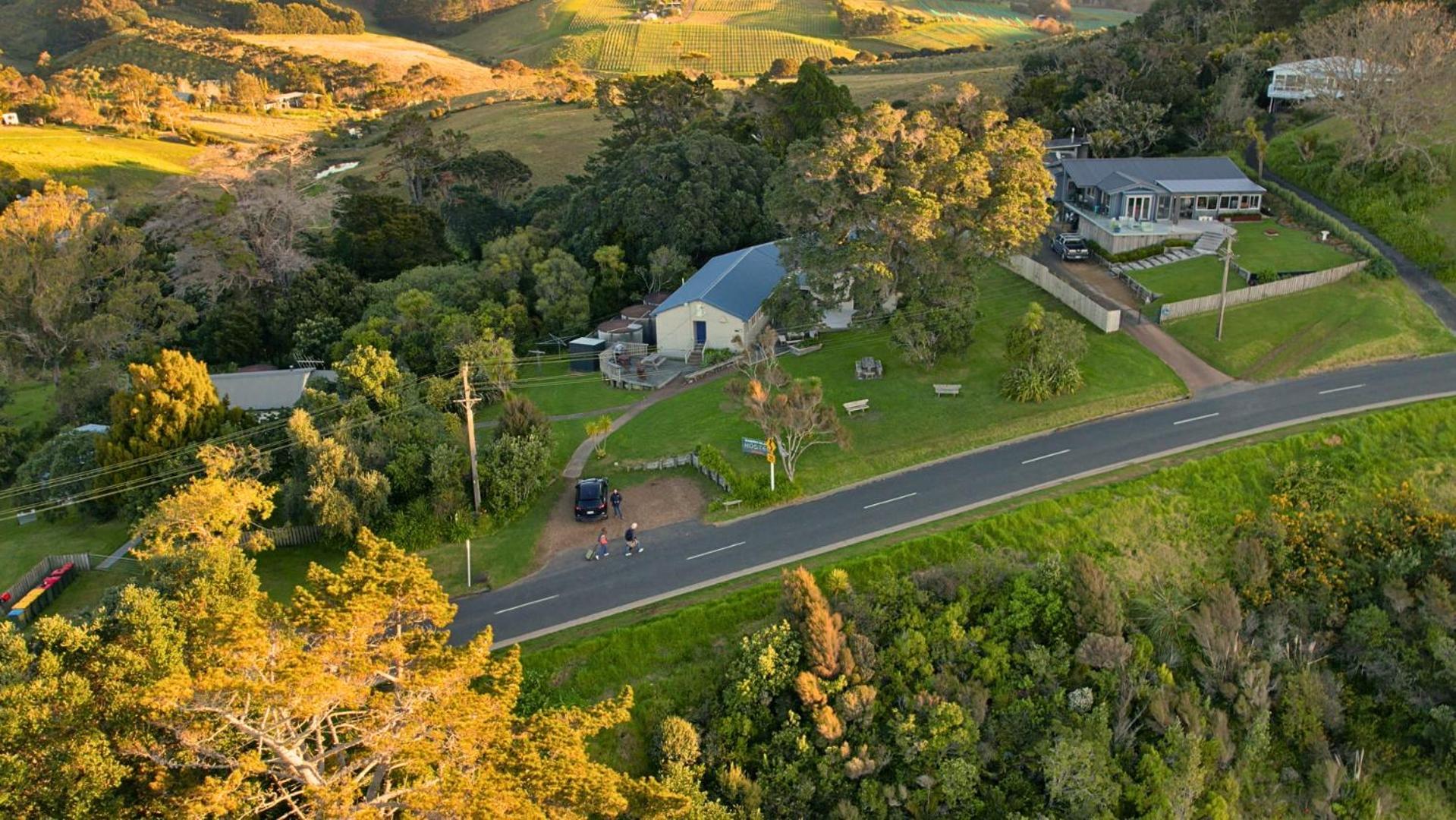Waiheke Backpackers Hostel Onetangi Екстериор снимка